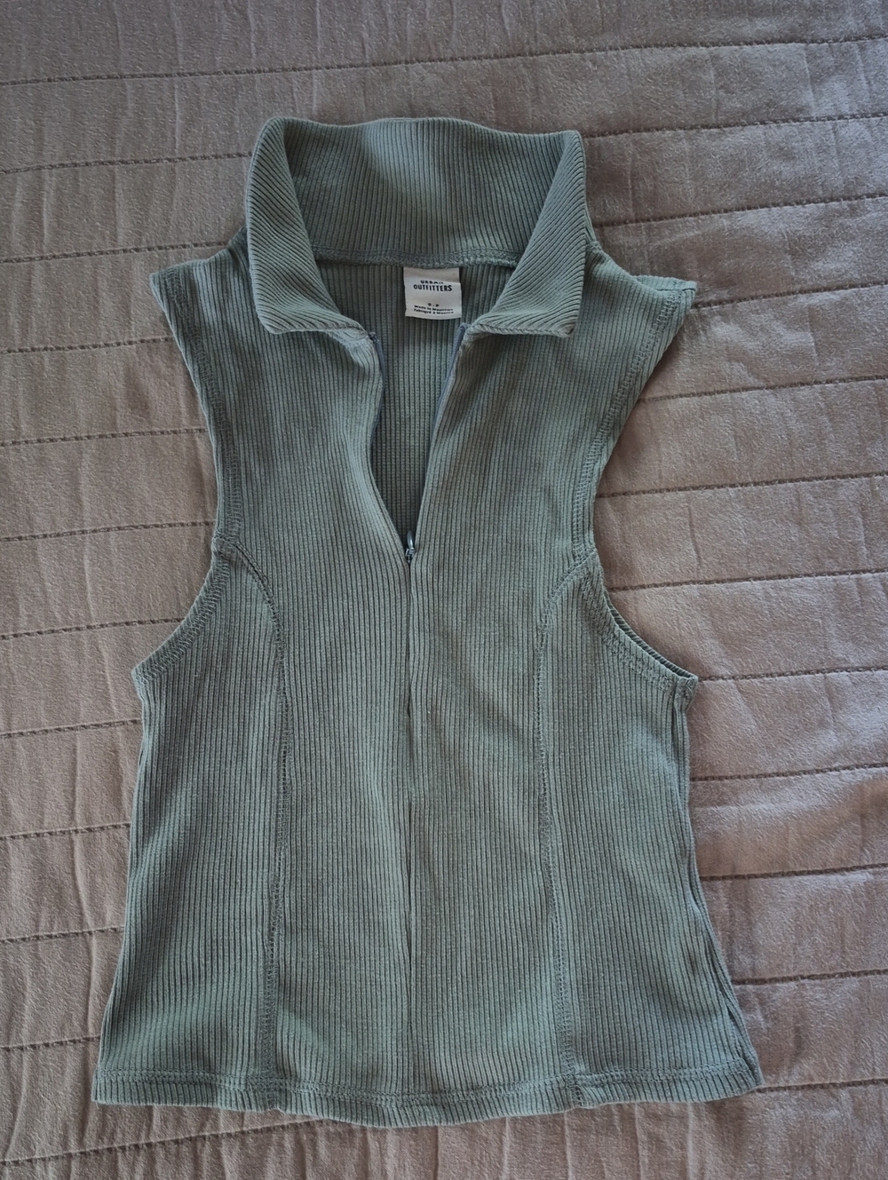 Urban Outfitters Ribbed Zip-Front Mock Neck Tank Green Small
